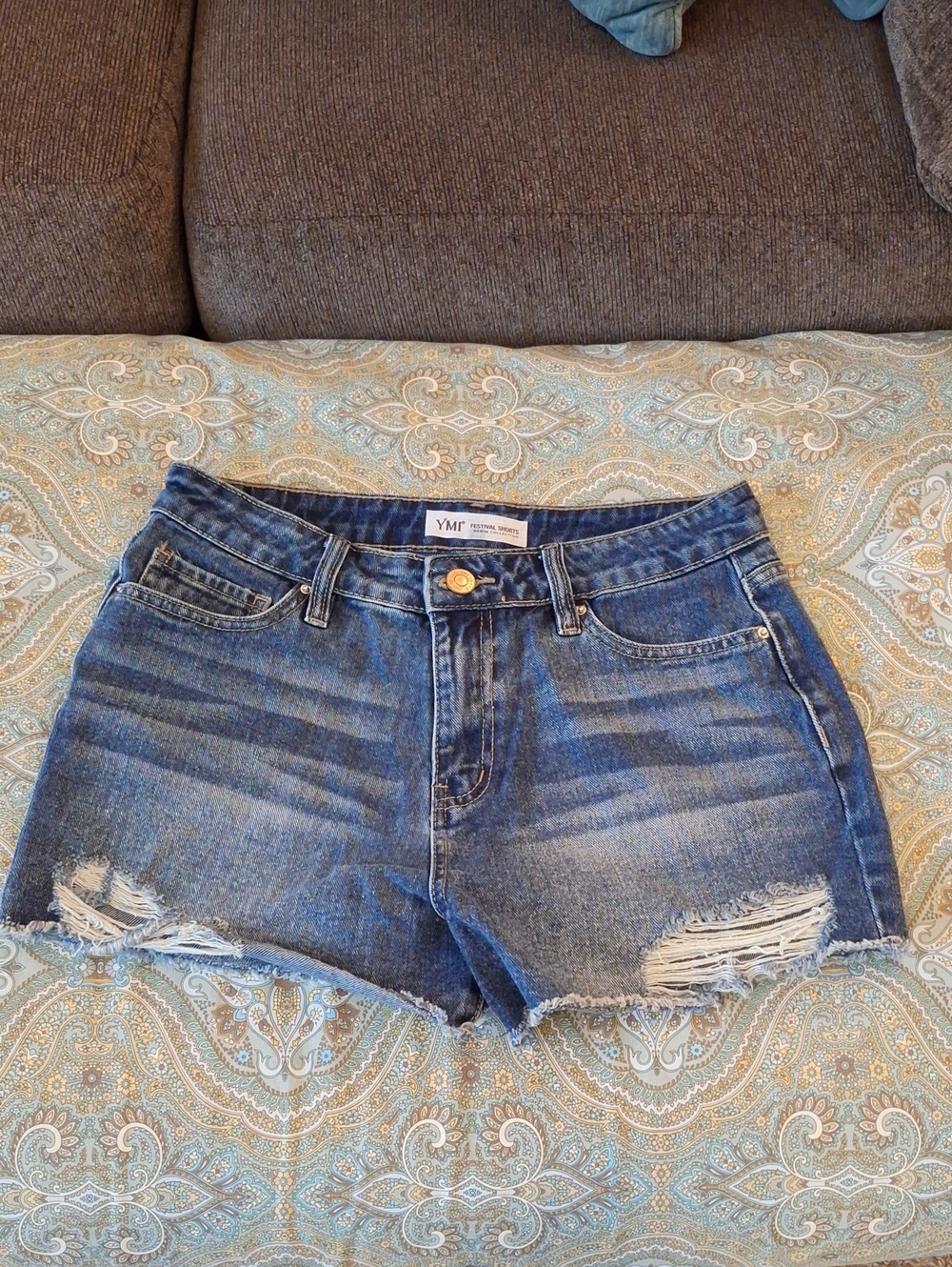 🔥🔥CLEARANCE🔥🔥YMI Dark Blue Distressed Denim Cutoff Shorts. Size 9